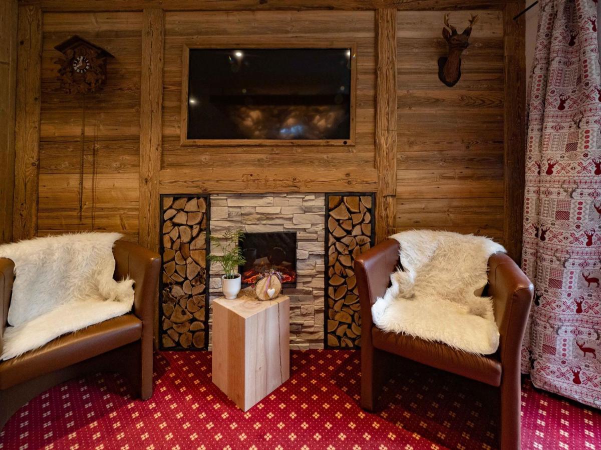 Hotel & Restaurant Gruener Baum - Die Gruene Oase Am Feldberg エクステリア 写真