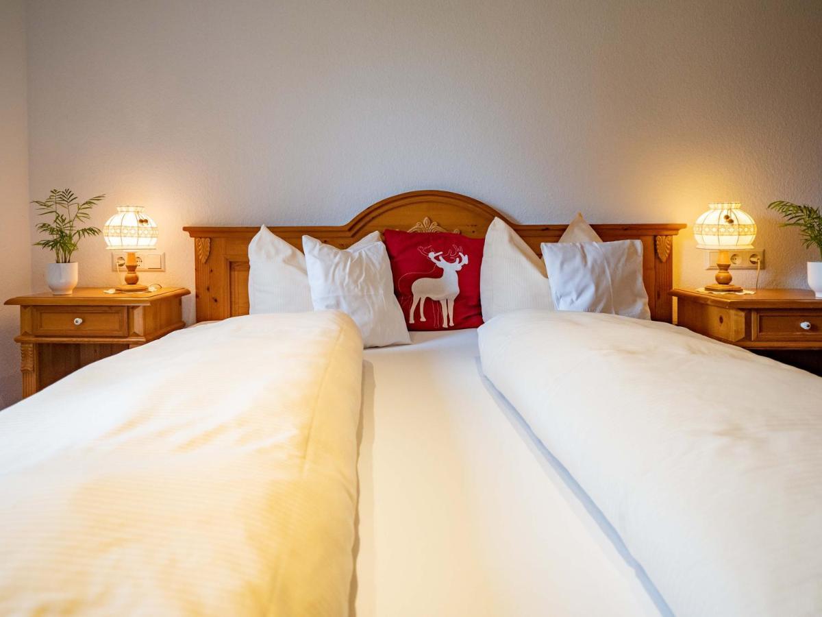 Hotel & Restaurant Gruener Baum - Die Gruene Oase Am Feldberg エクステリア 写真