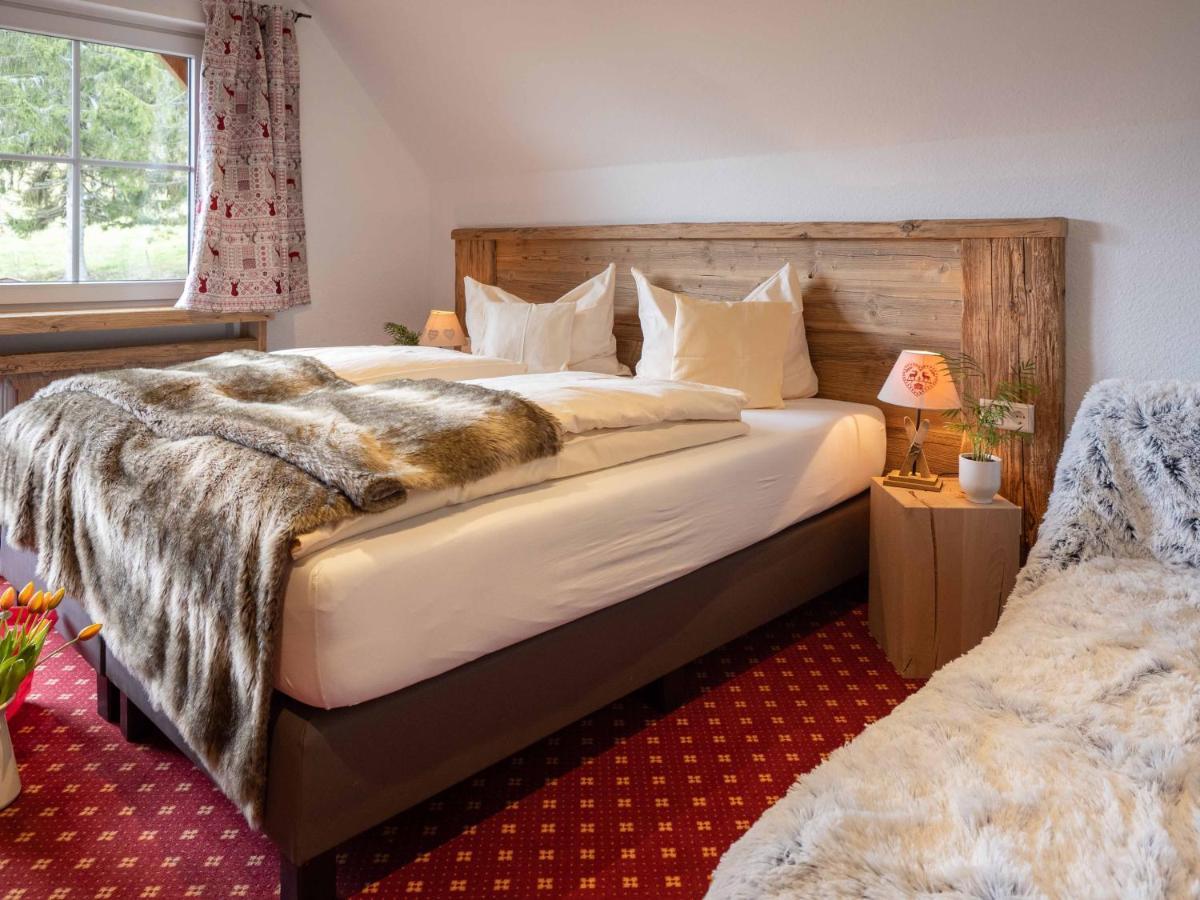 Hotel & Restaurant Gruener Baum - Die Gruene Oase Am Feldberg エクステリア 写真