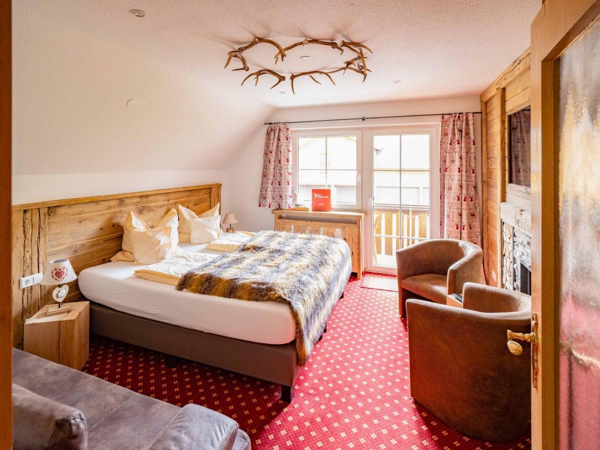 Hotel & Restaurant Gruener Baum - Die Gruene Oase Am Feldberg エクステリア 写真