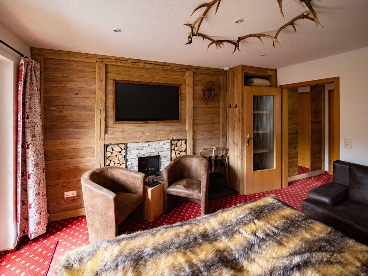 Hotel & Restaurant Gruener Baum - Die Gruene Oase Am Feldberg エクステリア 写真