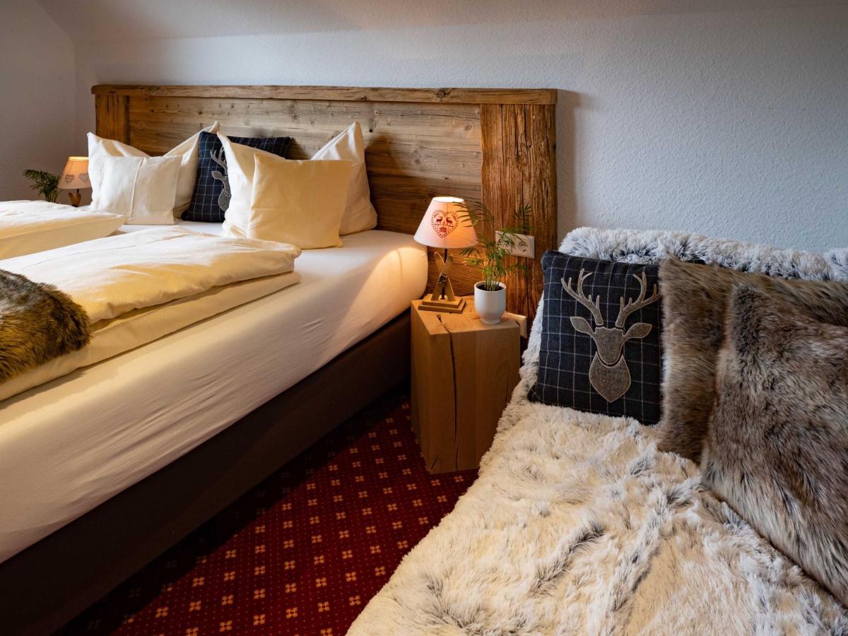 Hotel & Restaurant Gruener Baum - Die Gruene Oase Am Feldberg エクステリア 写真