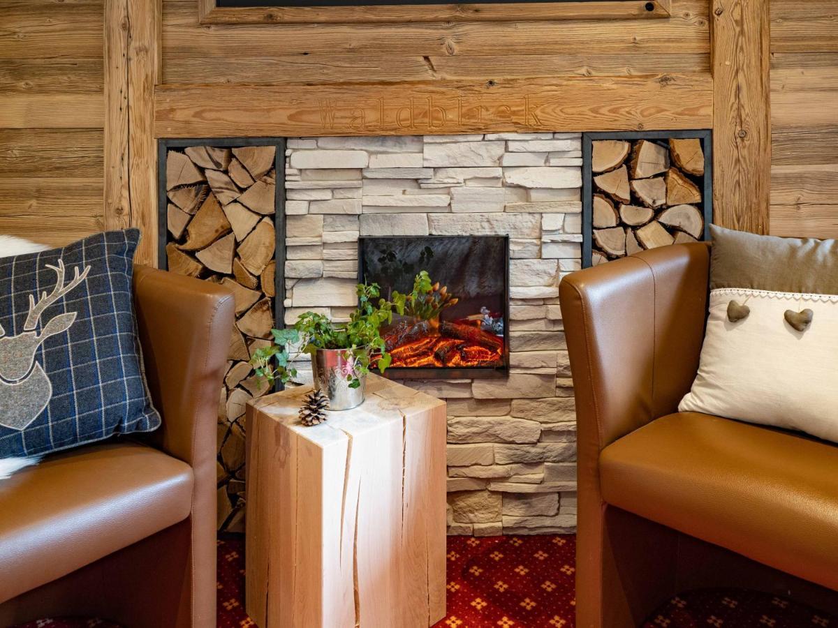 Hotel & Restaurant Gruener Baum - Die Gruene Oase Am Feldberg エクステリア 写真