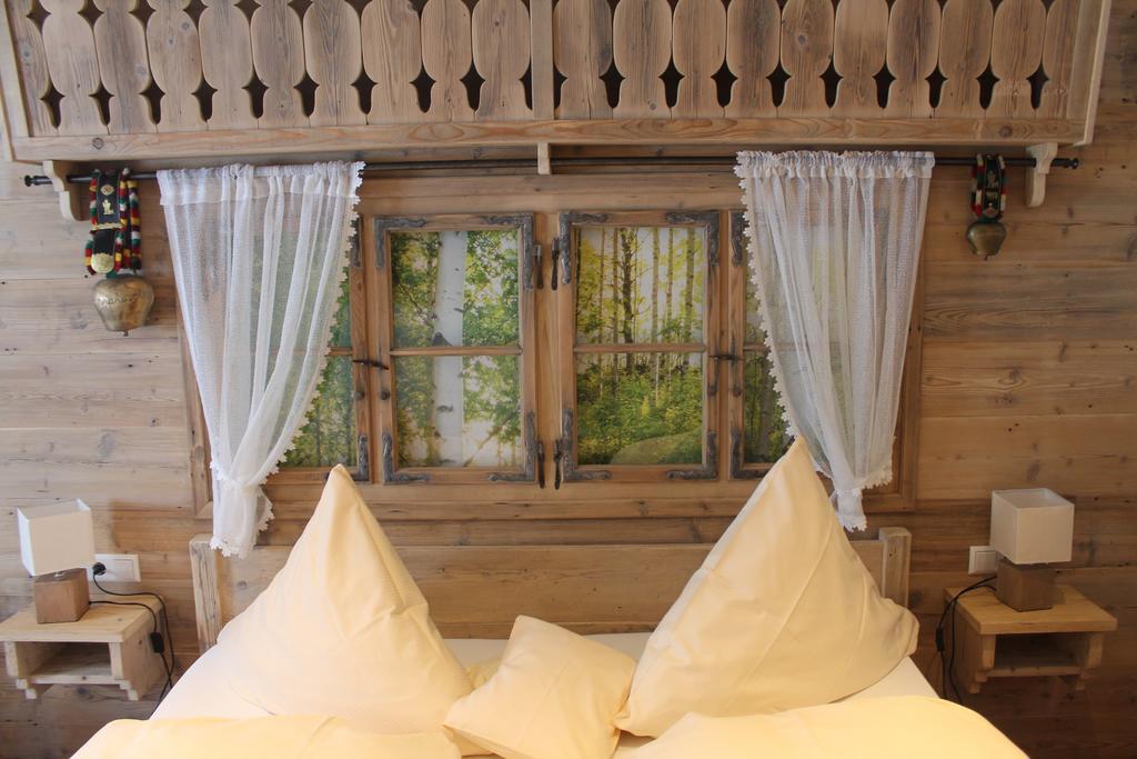 Hotel & Restaurant Gruener Baum - Die Gruene Oase Am Feldberg エクステリア 写真