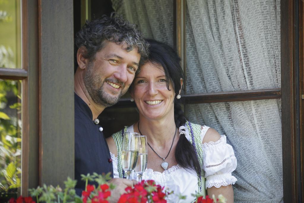 Hotel & Restaurant Gruener Baum - Die Gruene Oase Am Feldberg エクステリア 写真
